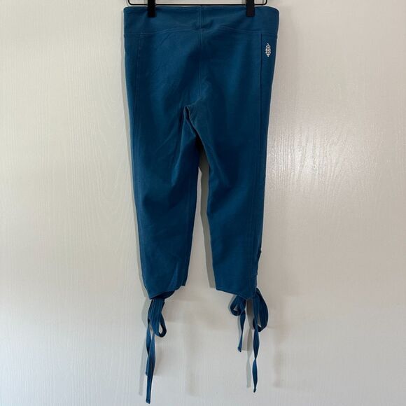 Free People Movement Turnout Cross Front Waist Turnout Legging Capri Blue Medium - Picture 4 of 7